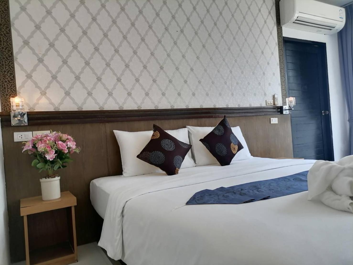 Nj Patong Hotel Exterior photo